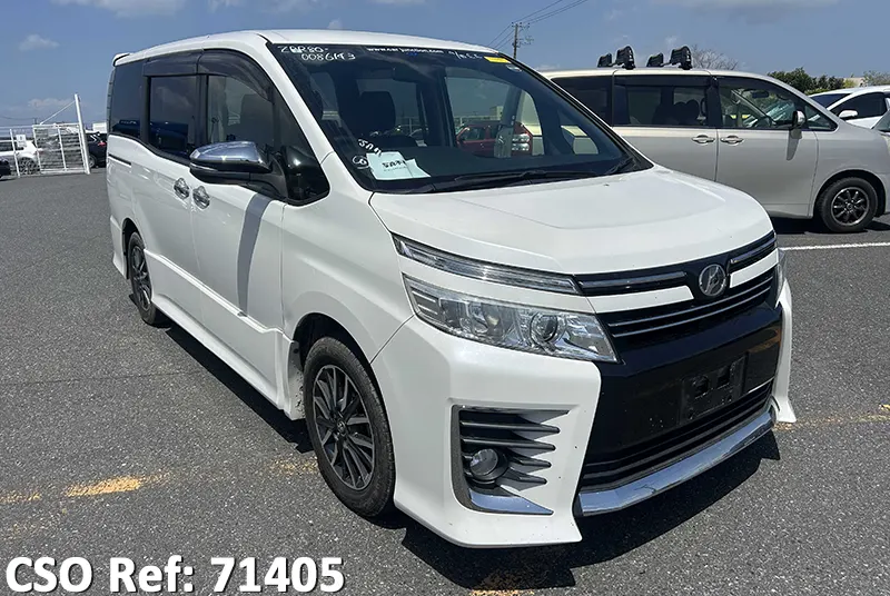 Toyota / Voxy 2015